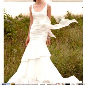 DB Mermaid Dress Size 12 w/veil & Sash